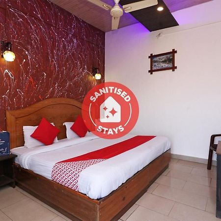 Oyo 75571 Sai Pooja Lodging Hotel Bombay Exterior foto